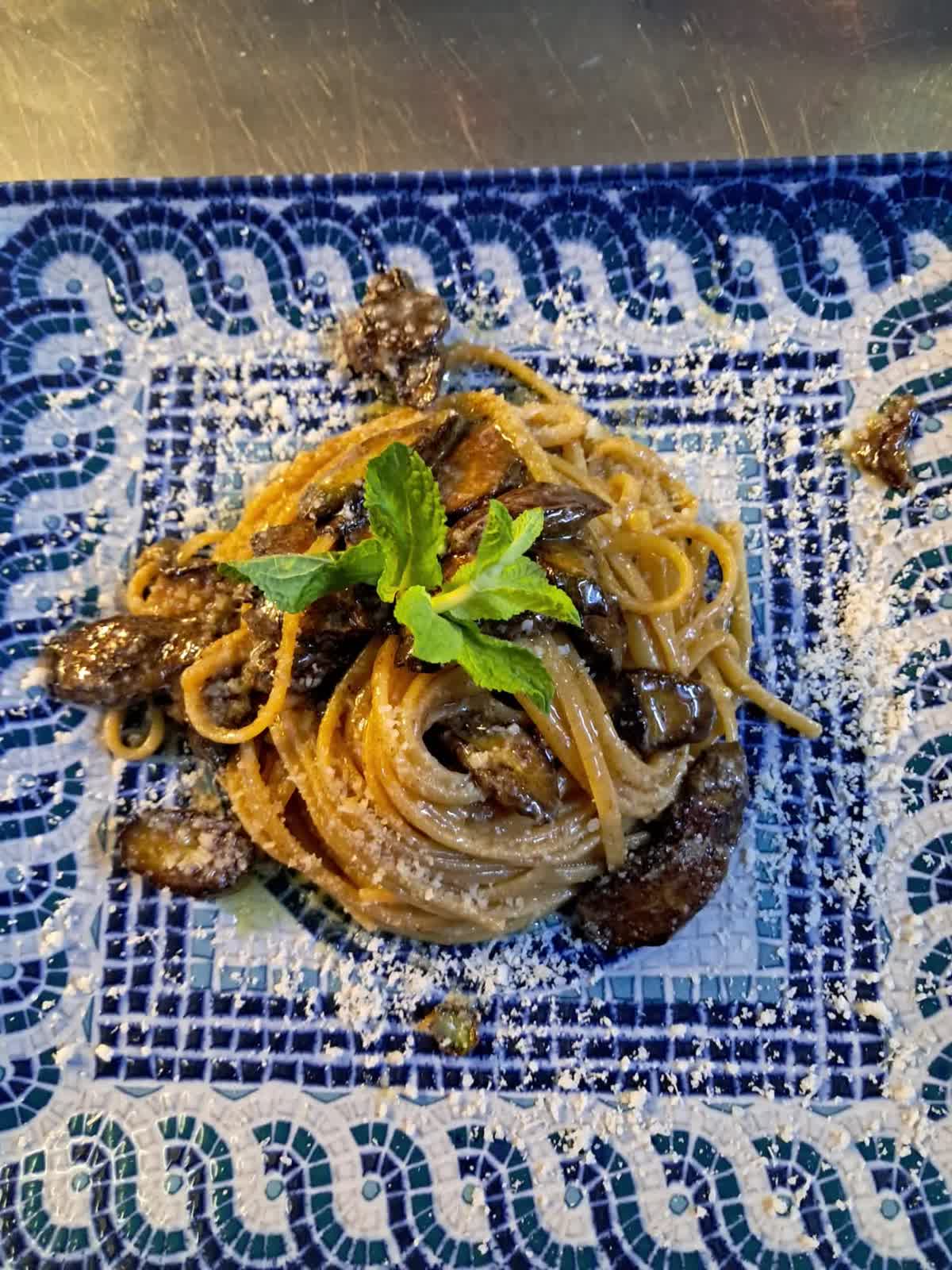 Spaghetti ai funghi e menta